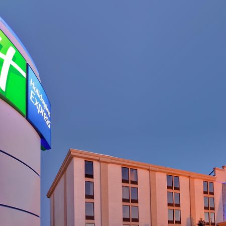 Holiday Inn Express Flint-Campus Area By Ihg Екстериор снимка