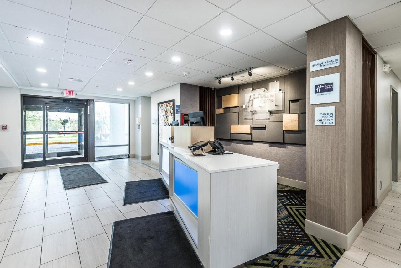 Holiday Inn Express Flint-Campus Area By Ihg Екстериор снимка