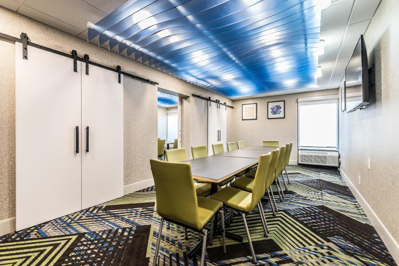 Holiday Inn Express Flint-Campus Area By Ihg Екстериор снимка