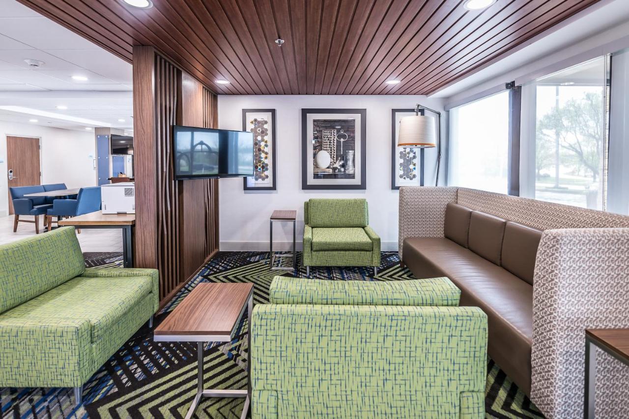 Holiday Inn Express Flint-Campus Area By Ihg Екстериор снимка