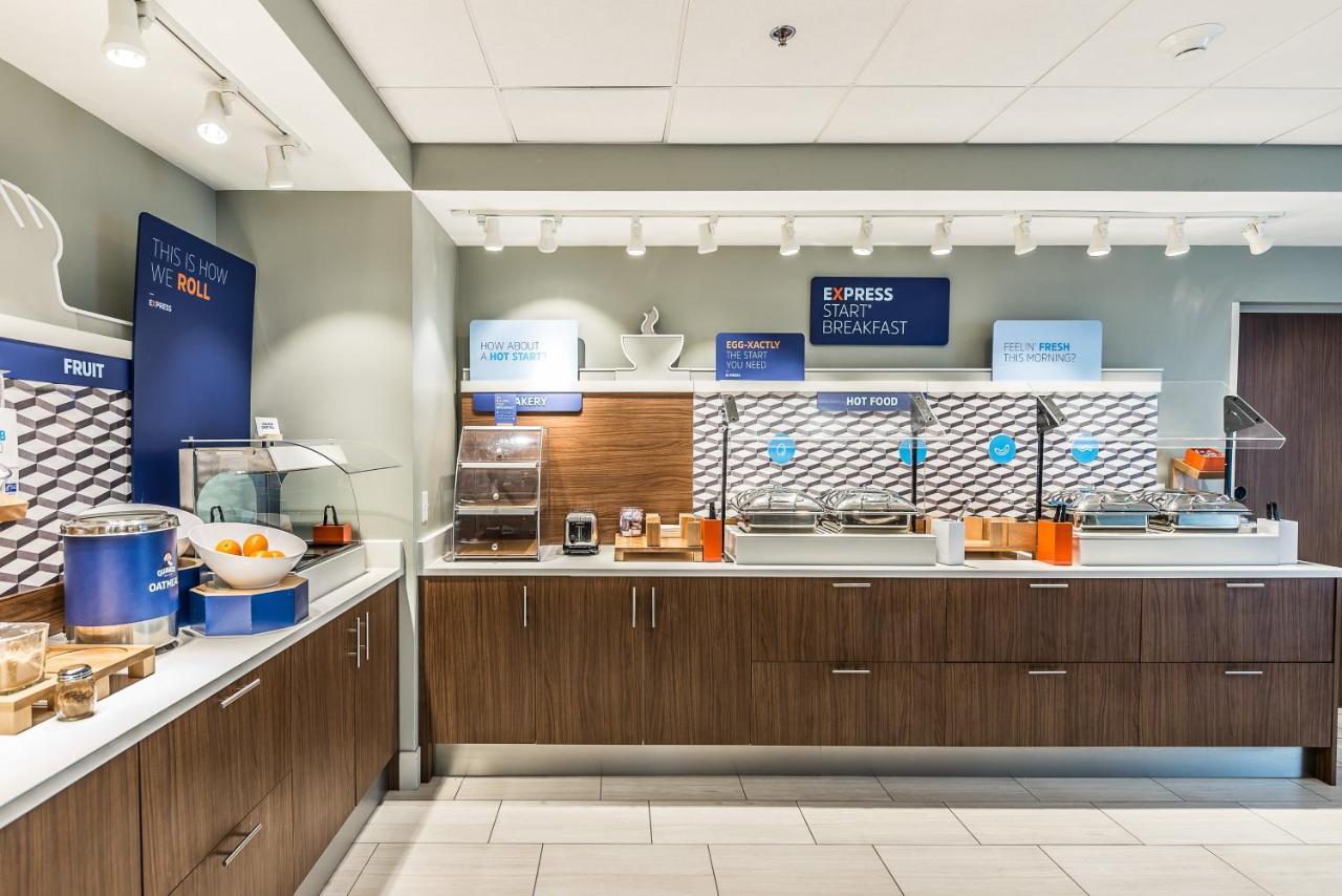 Holiday Inn Express Flint-Campus Area By Ihg Екстериор снимка