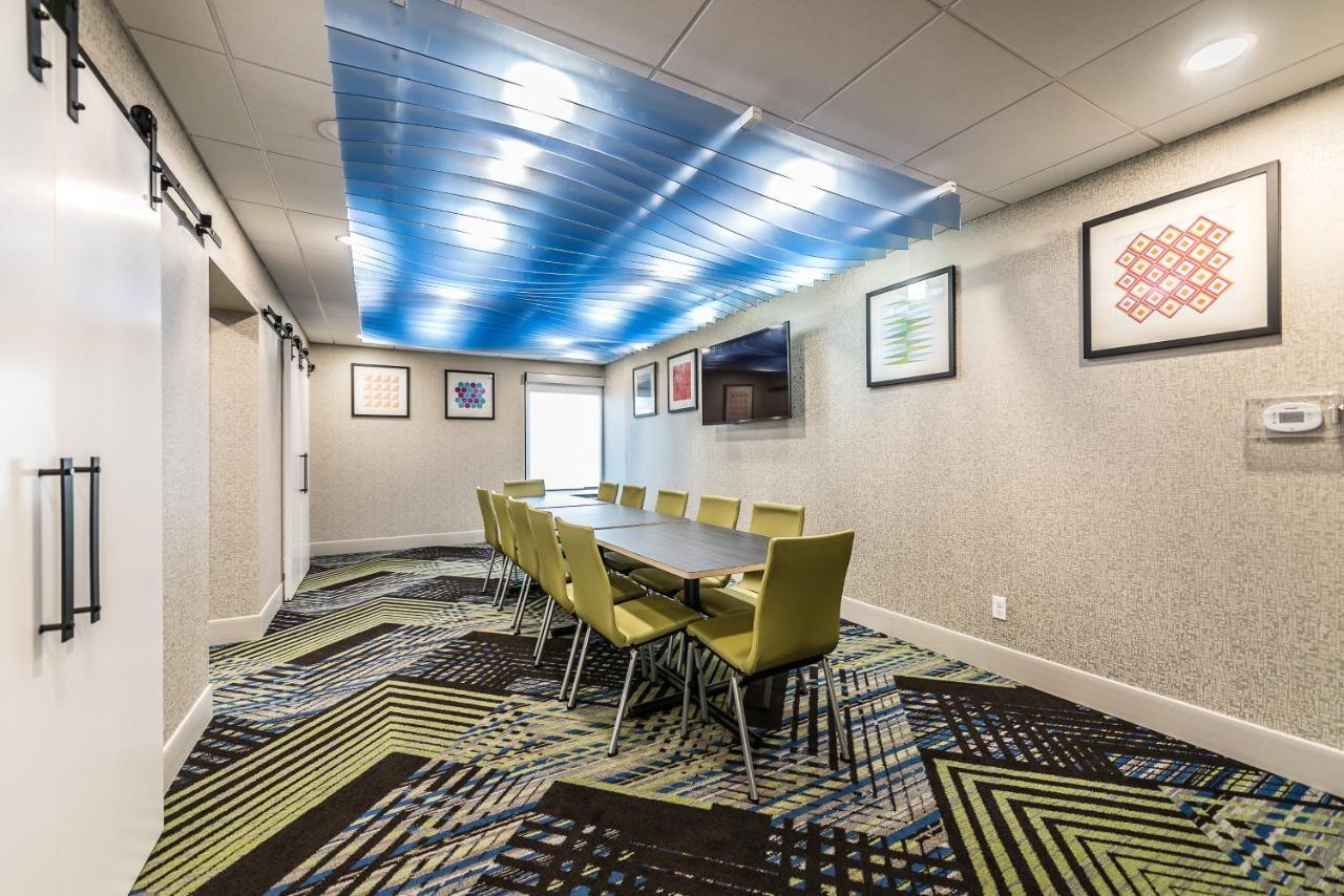 Holiday Inn Express Flint-Campus Area By Ihg Екстериор снимка