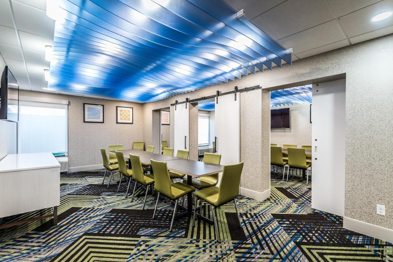 Holiday Inn Express Flint-Campus Area By Ihg Екстериор снимка