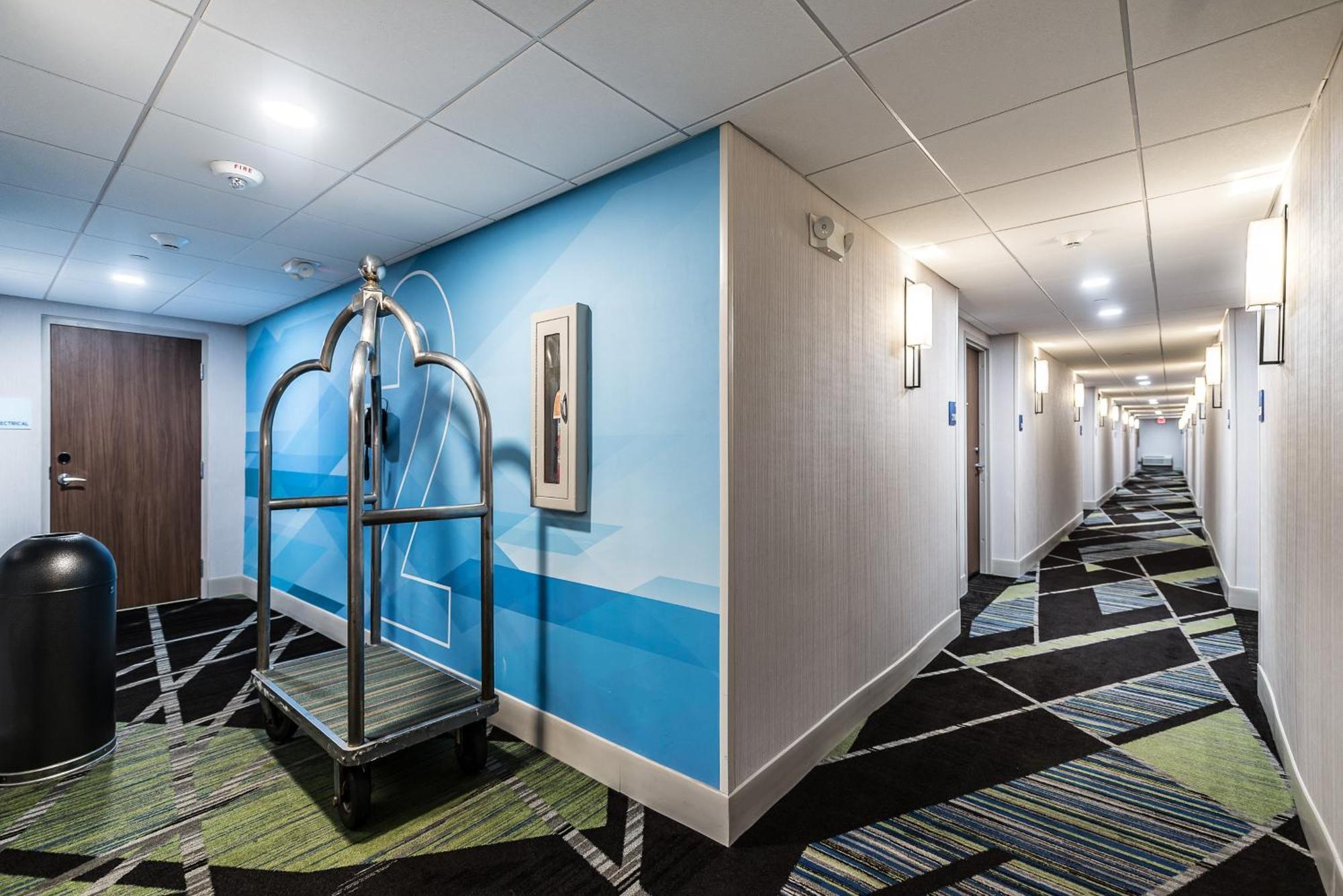 Holiday Inn Express Flint-Campus Area By Ihg Екстериор снимка